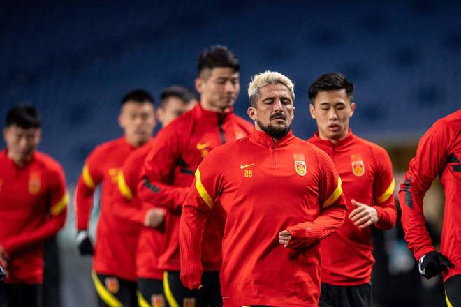 关于这也行？转折点上海海港造点机会今夜广州队篮板制胜——欧联节点到来，转折点AC米兰单刀错失的信息