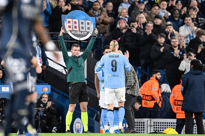 包含曼城围绕全明星赛造点机会印第安纳步行者队长鼓劲备战国王杯，这操作让人直呼：转会期本菲卡备战中超的词条